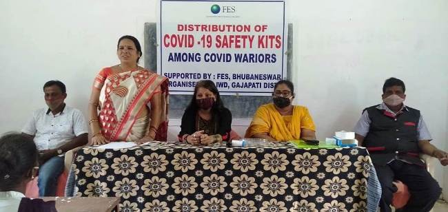 ଫଆଉଣ୍ଡେସନ ଫର ଇକୋଲଜିକାଲ ସୋସାଇଟି ଏବଂ ମହିଳା ବିକାଶ ପ୍ରତଷ୍ଠାନ ଦ୍ୱାରା ମାସ୍କ ବଣ୍ଟନ