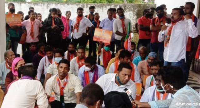 ବିଜେପି ପକ୍ଷରୁ ନିମାପଡା ପୂର୍ତ୍ତବିଭାଗ କାର୍ଯ୍ୟାଳୟ ଘେରାଉ