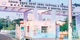 କଳା ବ୍ୟାଜ୍ ଲଗାଇ କାର୍ଯ୍ୟରେ ଯୋଗଦେଲେ ହାଉସ ସର୍ଜନ