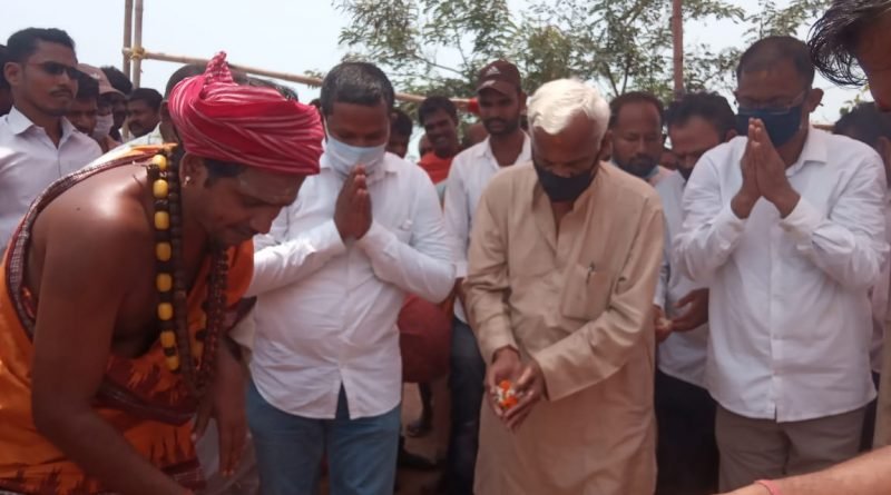 ଗଙ୍ଗାଦେବି ମନ୍ଦିର ମୁଖଶାଳର ଶିଳାନ୍ୟାସ ଓ ସ୍ମାର୍ଟକ୍ଲାସର ଅନୁଧ୍ୟାନ