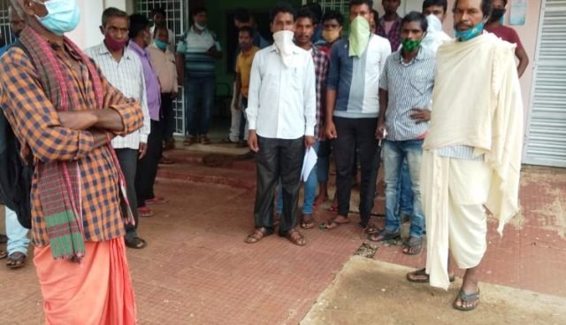 ବାଲି ନ ନେବା ପାଇଁ ତହସିଲ ଦାରଙ୍କୁ ଦାବିପତ୍ର ପ୍ରଦାନ 