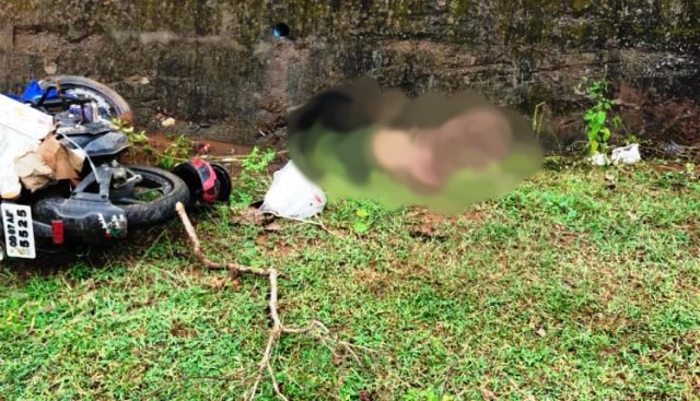 ଭାରସାମ୍ୟ ହରାଇ ଶଙ୍ଖ ତଳକୁ ଖସିଲା ମୋଟର ସାଇକଲ : ଚାଳକ ମୃତ