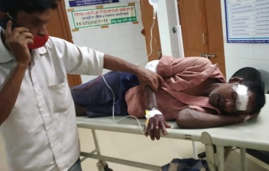 ଅଜଣା ଗାଡି ଧକ୍କା ରେ ବୃଦ୍ଧ ଗୁରୁତର