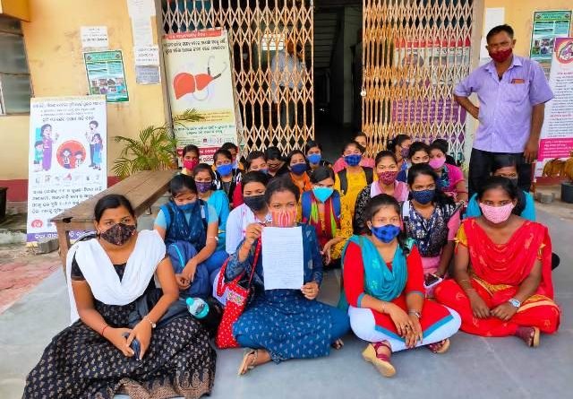 ଛାତ୍ରୀବାସ ମରାମତିରେ ଅହେତୁକ ବିଳମ୍ବ : ମୁଖ୍ୟ ଚିକିତ୍ସାଧିକାରୀଙ୍କୁ ଘେରିଲେ ସହାୟକ ସେବିକା ପ୍ରଶିକ୍ଷାର୍ଥୀ