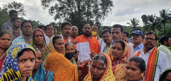 ଗଜପତିରେ ମରୁଡି ଅଞ୍ଚଳର ଚାଷୀଙ୍କ ସହ ଆଲୋଚନା କଲେ ରାଜ୍ୟ ଭାଜପା ପ୍ରତିନିଧି ଦଳ