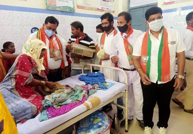 ପ୍ରଧାନମନ୍ତ୍ରୀଙ୍କ ଜନ୍ମ ଦିବସ : ବିଜେପି ପକ୍ଷରୁ ଛତ୍ରପୁର ଚିକିତ୍ସାଳୟରେ ଫଳ ବଣ୍ଟନ କାର୍ଯ୍ୟକ୍ରମ