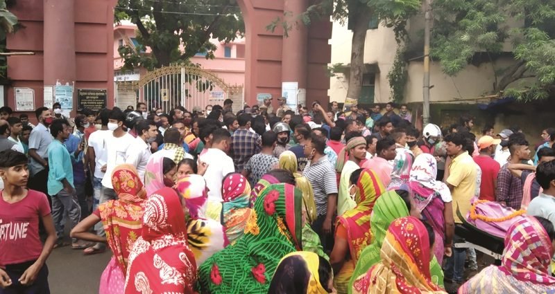 କେନାଲରେ ପଡ଼ି ଯୁବକ ମୃତ୍ୟୁ ଘଟଣା: .ଜିଲାପାଳଙ୍କ କାର୍ଯ୍ୟାଳୟ ଆଗରେ ମୃତଦେହ ରଖି ଗ୍ରାମବାସୀଙ୍କ ରାସ୍ତାରୋକ