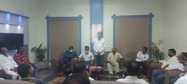 ବିଜୁ ଆଇନ ସାମ୍ମୁଖ୍ୟର ନୂତନ କର୍ମ କର୍ତ୍ତା ମାନେ ଛତ୍ରପୁର ବିଧାୟକଙ୍କୁ ଭେଟିଲେ