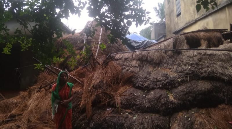 ବର୍ଷାରେ ଭାଙ୍ଗିଲା ଛପର ଘର