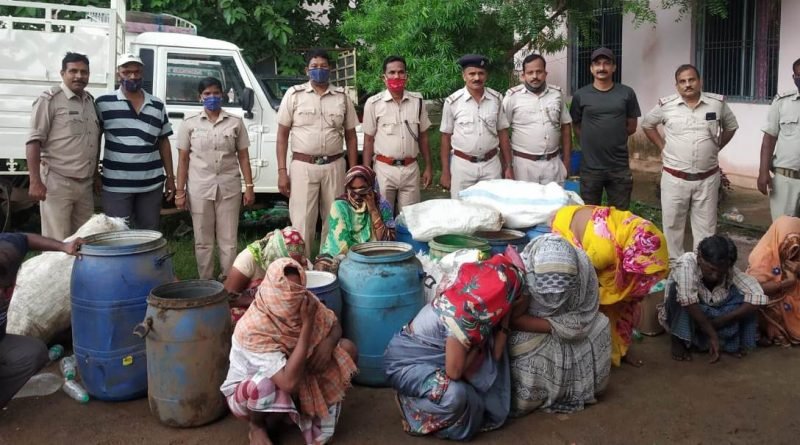 ଦେଶୀରନ୍ଧା ମଦ ଜବତ, ୭ ମହିଳାଙ୍କ ସମେତ ୯ ଗିରଫ