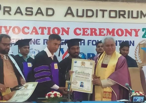 ଗଜପତିର ଡ. ନରସିଂହ ଚରତୀଙ୍କୁ ଆନ୍ତର୍ଜାତୀୟ ପାରମ୍ପରିକ ଔଷଧ ଆରୋଗ୍ୟକାରୀ ପୁରସ୍କାର