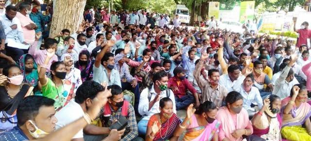 ମନରେଗାରେ କାର୍ଯ୍ୟରତ ଗାଁସାଥୀଙ୍କ ପ୍ରତି ଅବିଚାର ପ୍ରତିବାଦରେ ବିକ୍ଷୋଭ