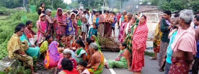 ଅଜଣା ଗାଡ଼ି ଧକ୍କାରେ ଦୁଇ ମହିଳା ମୃତ : କ୍ଷତିପୂରଣ ଦାବିରେ ରାସ୍ତାରୋକ