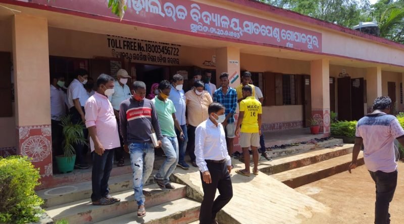 ସାନଖେମୁଣ୍ଡି ବ୍ଳକର ବିଭିନ୍ନ ଉନ୍ନୟନମୂଳକ କାର୍ଯ୍ୟ ପରିଦର୍ଶନରେ ଗଞ୍ଜାମ ଜିଲ୍ଲାପାଳ
