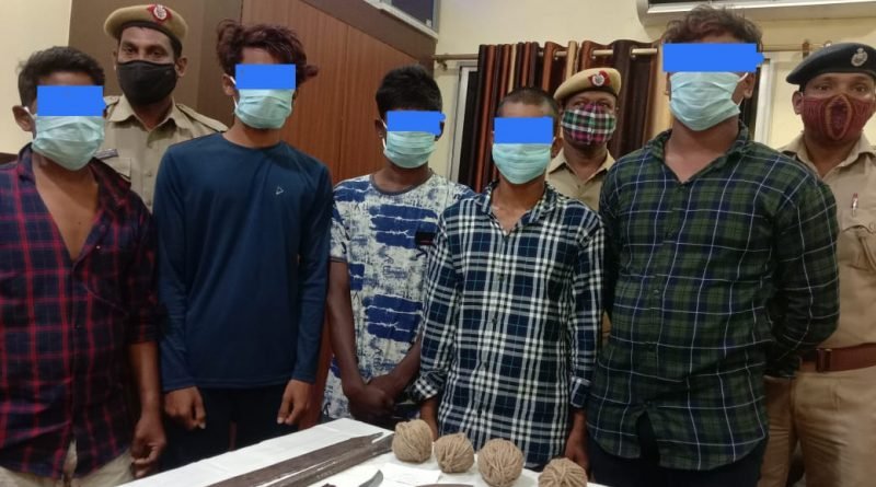 ଏଟିଏମ୍ ଲୁଟିବା ଯୋଜନା ପଣ୍ଡ କଲା ପୋଲିସ : ୫ ଗିରଫ ମାରଣାସ୍ତ୍ର ଓ ବାଇକ ଜବତ