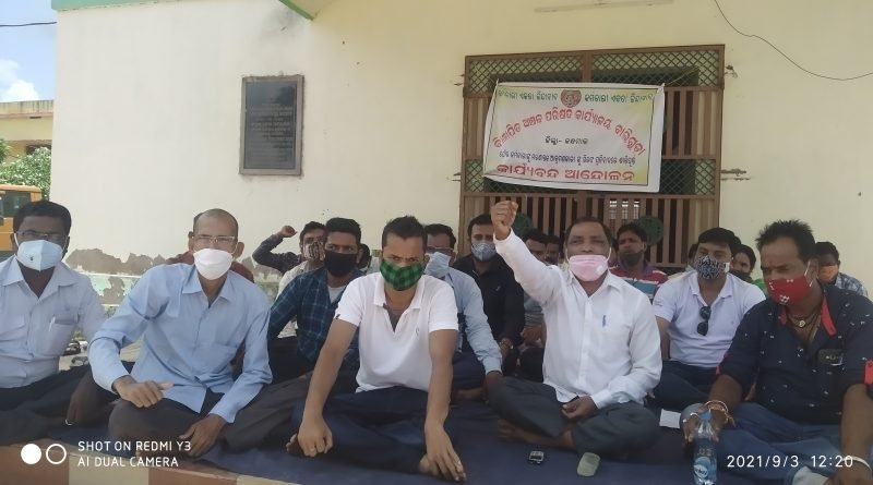 ଦ୍ୱିତିୟ ଦିନରେ ଏନଏସି କର୍ମଚାରୀଙ୍କ କାର୍ଯ୍ୟବନ୍ଦ ଓ କଲମଛାଡ ଆନ୍ଦୋଳନ