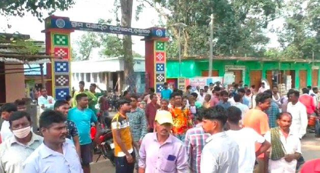 ନାବାଳିକା ଝିଅ ମାନଙ୍କୁ ଚାଲାଣ ବେଳେ ଗ୍ରାମବାସୀ ଙ୍କ ଦ୍ୱାରା ଧରାପଡ଼ିଲେ : ଦୁଇ ଚାଲାଣ କାରୀ ଅଟକ