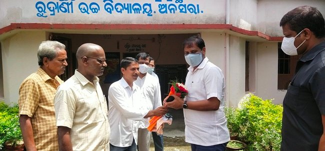 ରୁଦ୍ରାଣୀ ଉଚ୍ଚ ବିଦ୍ୟାଳୟ ଭିତ୍ତିଭୂମି ଓ ଉନ୍ନୟନ କାର୍ଯ୍ୟର ସମୀକ୍ଷା କଲେ କ୍ରୀଡାମନ୍ତ୍ରୀ