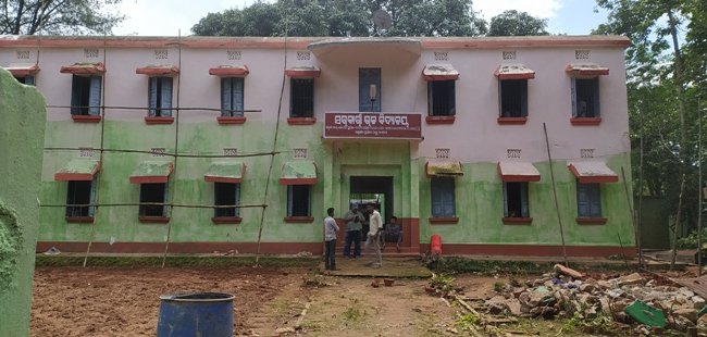 ବସଷ୍ଟାଣ୍ଡ ନିର୍ମାଣ ପାଇଁ ୫ ବର୍ଷ ବିତୁଛି ସ୍ମାର୍ଟ କ୍ଲାସ ରୁମ ନିର୍ମାଣ ହେଉଛି ୧ ମାସରେ