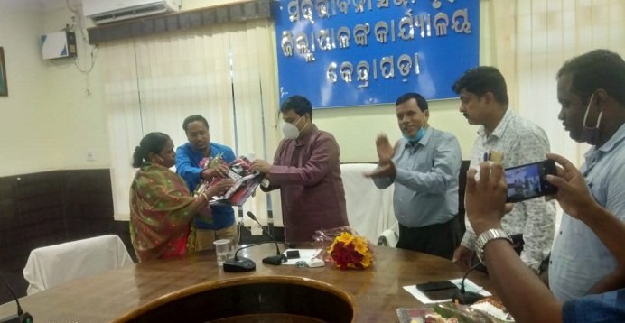 ଜିଲ୍ଲା କାର୍ଯ୍ୟାଳୟ କର୍ମଚାରୀଙ୍କ ବିଦାୟକାଳୀନ ସମ୍ବର୍ଦ୍ଧନା ସଭା