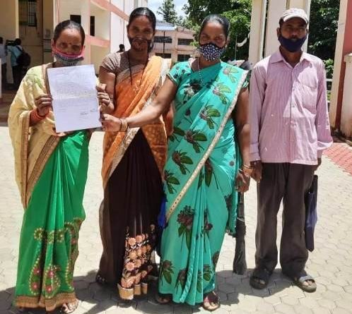 ପରିବାର ପରିପୋଷଣ ବୃତ୍ତିରୁ ବଂଚିତ କରିବା ପ୍ରତିବାଦରେ ଜିଲ୍ଲାପ୍ରଶାସନର ଦ୍ୱାରସ୍ଥ ହେଲେ ମହିଳା ସଂଘ