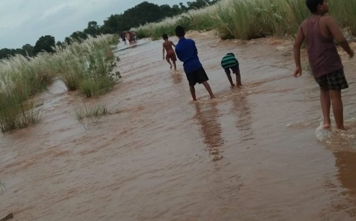 କଣ୍ଟିଘାଇ ଦେଇ ନିଷ୍କାସିତ ହେଉଛି ବୈତରଣୀ ବନ୍ୟାଜଳ