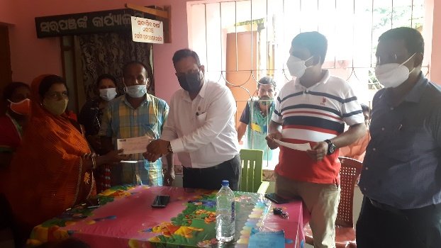 ପଞ୍ଚାୟତସ୍ତରୀୟ ମହାସଂଘର ପକ୍ଷରୁ ଋଣରାଶି ପ୍ରଦାନ