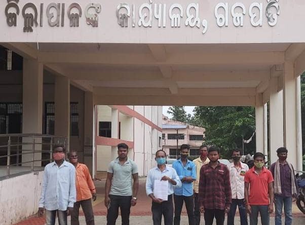 ଓଡିଶା ସରକାରଙ୍କ ଅବହେଳା ଯୋଗୁଁ ଆନ୍ଧ୍ର ଉପରେ ନିର୍ଭର ହେବା ଯୋଗୁଁ ଆନ୍ଧ୍ରର ଦୈରାତ୍ମ୍ୟ ବଢିଛି : ଗଙ୍ଗାବାଡ ଗ୍ରାମପଞ୍ଚାୟତବାସୀ  