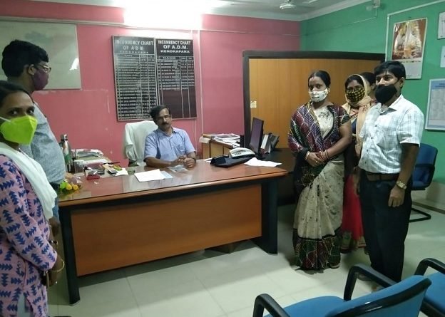 କଲେଜ ଡାଟା ଏଣ୍ଟ୍ରୀ ଅପରେଟର ସଙ୍ଘ ପକ୍ଷରୁ ମୁଖ୍ୟମନ୍ତ୍ରୀଙ୍କ ଉଦେଶ୍ୟରେ ଦାବିପତ୍ର ପ୍ରଦାନ