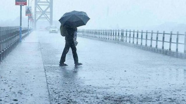 ଆଜି ଦିନ ସାରା ପ୍ରବଳ ବର୍ଷିବ : ସତର୍କ ରହିବାକୁ ଜିଲ୍ଲାପାଳମାନଙ୍କୁ ନିର୍ଦ୍ଦେଶ, ସବୁ ବନ୍ଦରକୁ ୩ ନମ୍ବର ବିପଦ ସଙ୍କତ ଜାରି