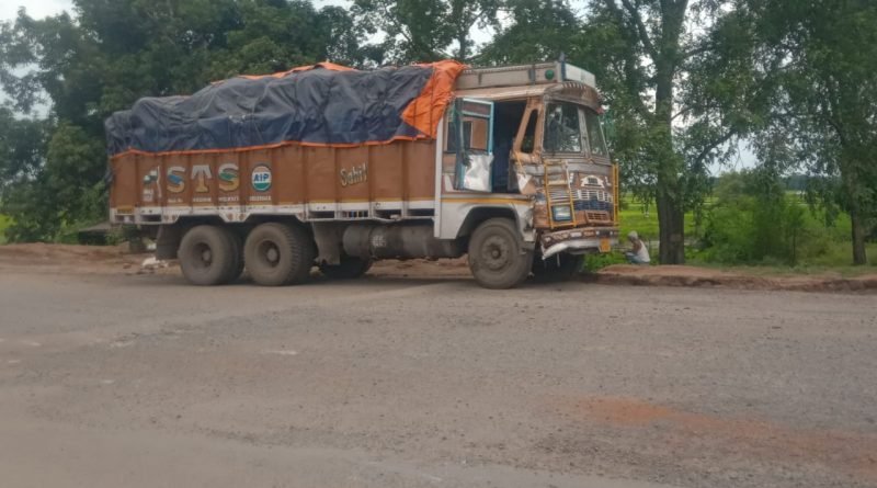 ଦୁଇ ଟ୍ରକ ମୁହାଁମୁହିଁ ଧକ୍କା