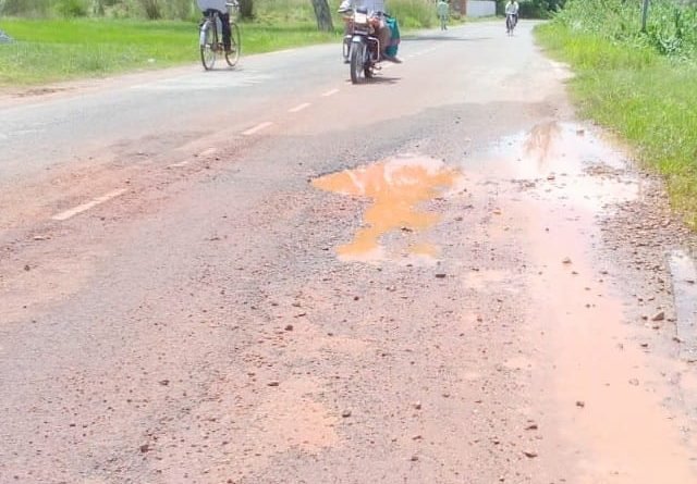 ଚାରିଛକ -ଗୋପ ମୁଖ୍ୟରାସ୍ତାରେ ଖାଲ : ଘଟୁଛି ଦୁର୍ଘଟଣା