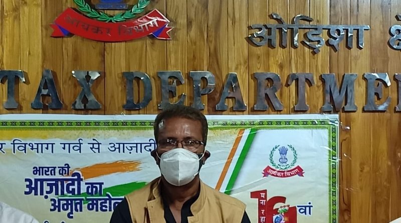 ଆୟକର ବିଭାଗ ତରଫରୁ ‘ଆଜାଦୀ କା ଅମୃତ ମହୋତ୍ସବ’ କାର୍ଯ୍ୟକ୍ରମରେ ଚିତ୍ରଶିଳ୍ପୀ ବଳଦେବ ମହାରଥା ସମ୍ବର୍ଦ୍ଧିତ
