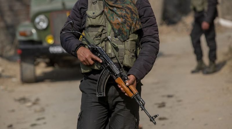 ପୋଲିସ ଦଳ ଉପରେ ଆତଙ୍କୀ ଆକ୍ରମଣ, ଜଣେ ଯବାନ ଆହତ, ଜଣେ ଆତଙ୍କବାଦୀ ନିହତ