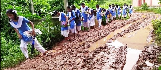 ରାସ୍ତା ଶୋଚନୀୟ, ନାହିଁ ନଥିବା ଅସୁବିଧାରେ ସମ୍ମୁଖୀନ ଛାତ୍ରଛାତ୍ରୀ