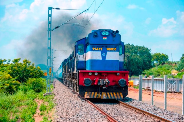 ସ୍ୱତନ୍ତ୍ର ହିରାକୁଦ୍ , ଜଗନ୍ନାଥ ଏକ୍ସପ୍ରେସ୍ ଏବଂ ଖୋର୍ଦ୍ଧା ରୋଡ୍‌-ପୁରୀ ପାସେଞ୍ଜର ଟ୍ରେନ ଚଳାଚଳ ପ୍ରାରମ୍ଭ