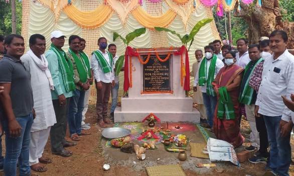 ରାସ୍ତା ନିର୍ମାଣ ପାଇଁ ଭିତ୍ତିପ୍ରସ୍ତର ସ୍ଥାପନ