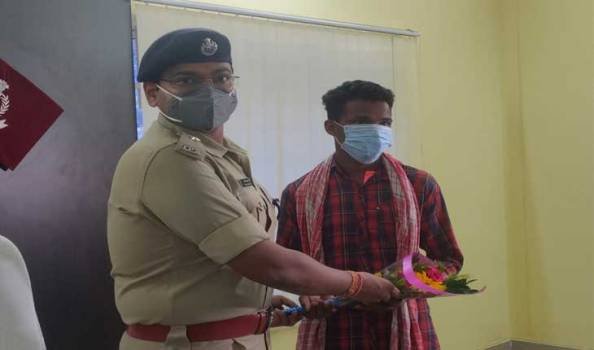 ଛତିଶଗଡ଼ର ମାଓବାଦୀ କନ୍ଧମାଳ ପୁଲିସ ପାଖରେ କଲେ ଆତ୍ମସମର୍ପଣ