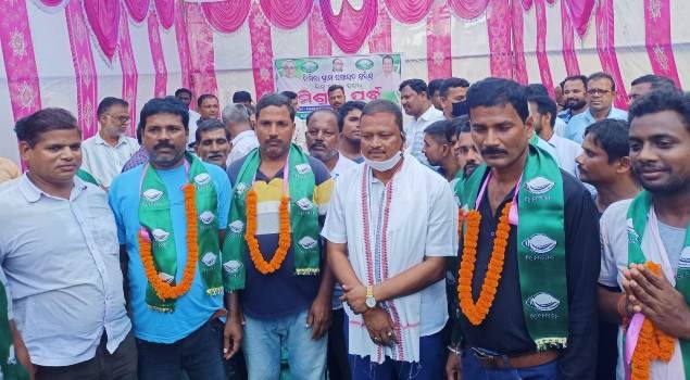 ଦେଢ଼ଶହରୁ ଉର୍ଦ୍ଧ୍ବ ପାରିବାରଙ୍କ ବିଜେଡିରେ ଯୋଗଦାନ