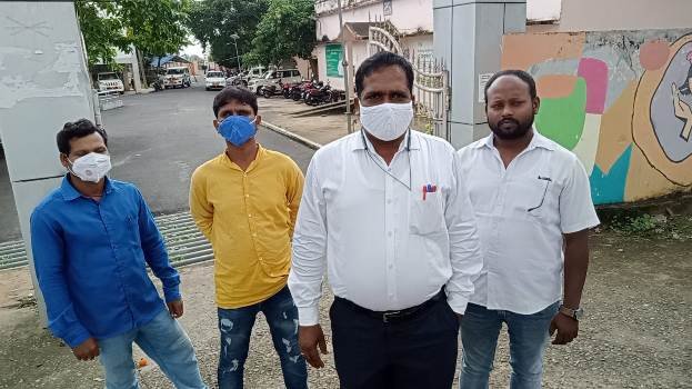 ୯ ଓ ୧୨ ନମ୍ବର ୱାର୍ଡରେ ସଂରକ୍ଷଣ ପରିବର୍ତ୍ତନ କରିବା ପାଇଁ ଅତିରିକ୍ତ ଜିଲ୍ଲାପାଳଙ୍କୁ ଦାବିପତ୍ର ପ୍ରଦାନ