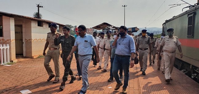 ବଂ।ଶପ।ଣି ରେଳ ଷ୍ଟେସନ୍ ରେ ତୁମୁଳକାଣ୍ଡ ପରେ ପହଞ୍ଚିଲେ ରେଳବାଇ ଡିଆଇଜି