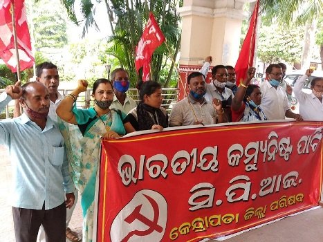 ଭାରତୀୟ କମ୍ୟୁନିଷ୍ଟ ପାର୍ଟି ପକ୍ଷରୁ ରାଷ୍ଟ୍ରପତିଙ୍କ ଉଦେଶ୍ୟରେ ଦାବିପତ୍ର ପ୍ରଦାନ