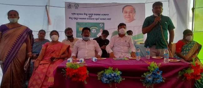 ଗୋଷାଣୀ ଓ ରାୟଗଡ ବ୍ଲକରେ ସ୍ମାର୍ଟ ହେଲ୍‌ଥ କାର୍ଡ ବଣ୍ଟନ