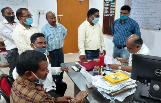 ଦୁର୍ନୀତିଗ୍ରସ୍ତ କମ୍ପାଉଣ୍ଡରଙ୍କୁ ବଦଳି ପାଇଁ ସ୍ମାରକପତ୍ର