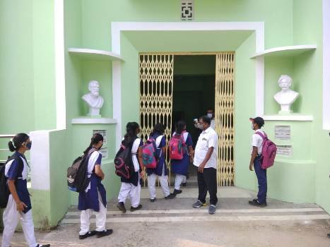 ଦେଢ଼ବର୍ଷ ପରେ ବିଦ୍ୟାଳୟ ଆସିଲେ ଅଷ୍ଟମ ଶ୍ରେଣୀ ଛାତ୍ରଛାତ୍ରୀ