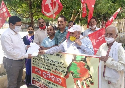 ମମିତା ମେହେର ହତ୍ୟାକାଣ୍ଡ ପ୍ରତିବାଦରେ ୨ଟି ବାମପନ୍ଥୀ ଦଳ ପକ୍ଷରୁ କେନ୍ଦ୍ରାପଡାରେ ବିକ୍ଷୋଭ