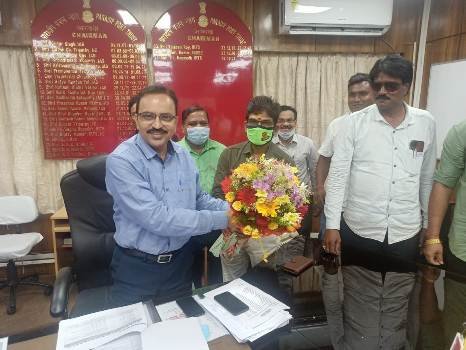 ନୂତନ ବନ୍ଦର ଅଧ୍ୟକ୍ଷ ଙ୍କୁ ସୌଜନ୍ୟମୂଳକ ସାକ୍ଷାତ କଲେ କାର୍ଯ୍ୟରତ ସାମ୍ବାଦିକ