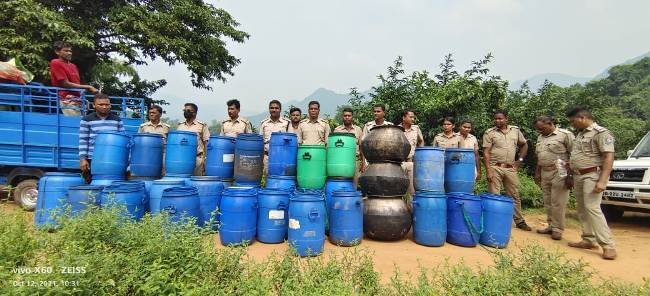 ତପ୍ତପାଣି ଇଲାକାରୁ ବିପୁଳ ଗୁଡପୋଚ ଓ ମଦ ଜବତ