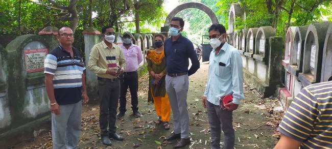 ଶ୍ମଶାନ ପରିସରରେ ହେବାକୁ ଥିବା ଉନ୍ନୟନ ମୂଳକ କାର୍ଯ୍ୟର ତଦାରଖ କଲେ କାର୍ଯ୍ୟ ନିର୍ବାହୀ ଅଧିକାରୀ