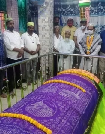 ମହମ୍ମଦଙ୍କ ଜୟନ୍ତୀରେ କେନ୍ଦ୍ରାପଡା ବିଧାୟକଙ୍କ ମନସୁର ବାବାଙ୍କ ପାଖରେ ପ୍ରାର୍ଥନା